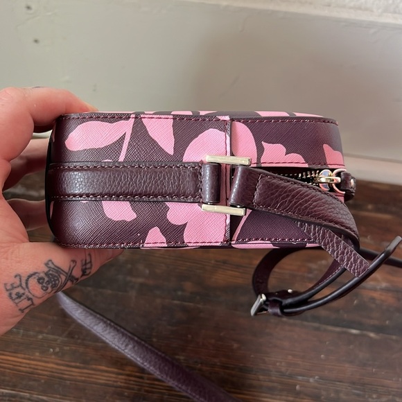 Kate Spade New York Newbury Garden Vine Pink Cammie Crossover Bag - Picture 5 of 6